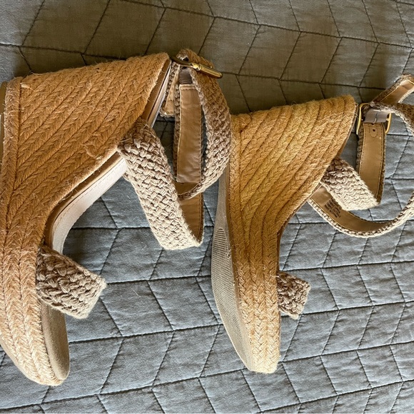 3/$15 size 10 Steve Madden ANKLE STRAPS. Platform wedge 5"heel, Woven, tan - Picture 5 of 16